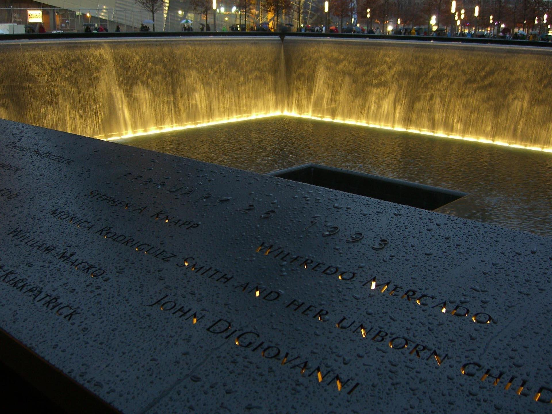 9_11 memorial lights